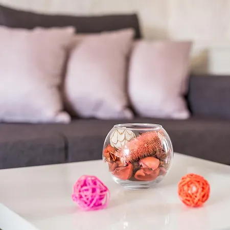 Daire площа святого теодора 13 *